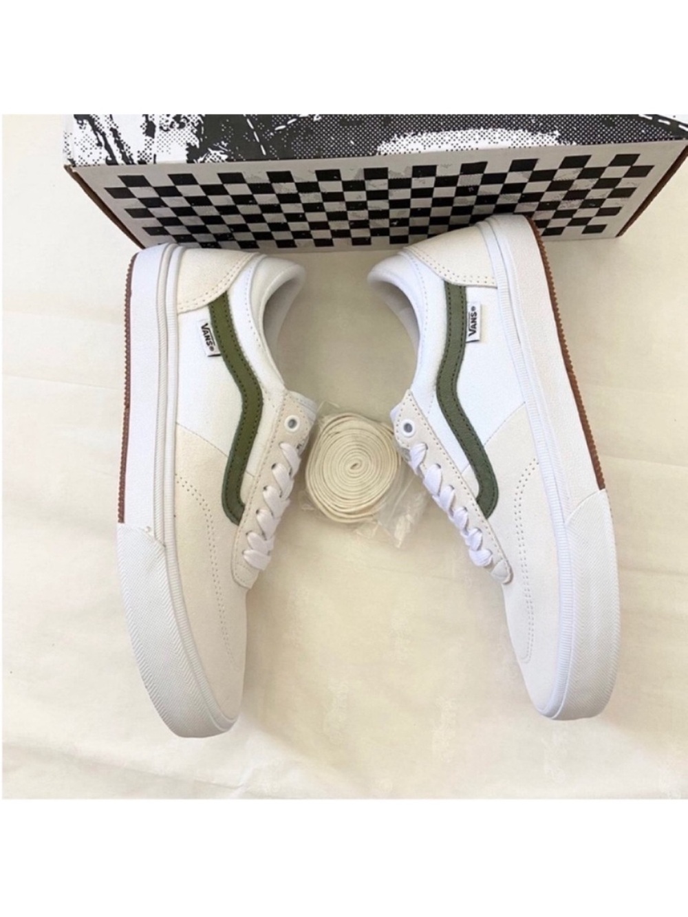Vans Gilbert Crockett Shoe
True White / Green Women 9.0 US
Mens 7.5 US - Picture 5 of 13